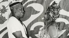 Beyoncé je stále v tom. Na brušku ukázala obrovské tetovanie