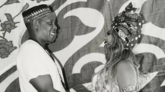 Beyoncé je stále v tom. Na brušku ukázala obrovské tetovanie