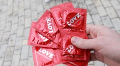 Francúzsko bude mladým poskytovať zadarmo prezervatívy