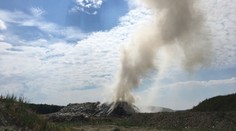 Požiar skládky v Dubovej dostali hasiči pod kontrolu