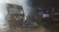 Úmyselne zapálili štyri nákladiaky v Michalovciach. Škoda je v státisícoch