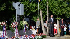 Prezident Pellegrini sa vydal na 12-kilometrový pochod po stopách hrdinov SNP