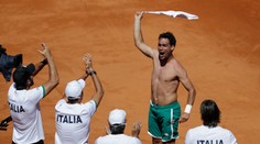 Taliani senzačne pokorili obhajcu Davis Cupu a postúpili do štvrťfinále