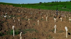 V oblastiach ovládaných Rusmi narastá počet hrobov. Ukrajina nezverejní oficiálne straty do konca vojny