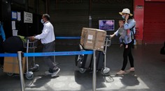 Austrálčan sa snažil vyhnúť karanténe. Po prílete klamal, že jeho starý otec umiera