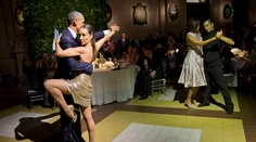 Obama sa ukázal v polohe, v akej ste ho ešte nevideli