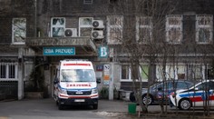 Osemročný chlapec náhle prestal dýchať. Sanitka prišla až po 24 minútach