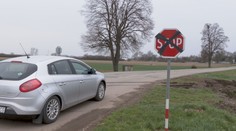 Zmätok pre dopravnú značku. Vodiči na východe Slovenska si ju vykladajú po svojom, hrozia im problémy