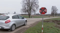 Zmätok pre dopravnú značku. Vodiči na východe Slovenska si ju vykladajú po svojom, hrozia im problémy