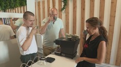 Jeho cieľom je naučiť Slovákov piť lepšiu kávu. Ladislav sa živí ako profesionálny kávový degustátor a bloger