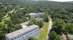 FOTO: Opustenú školu, plaváreň a internát nahradí nový projekt. Priestory „duchov“ sa zmenia na nepoznanie