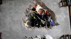 VIDEO: Extrémne obéznu ženu odviezli do nemocnice aj s posteľou, museli prebúrať stenu