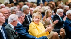 Merkelová prelomila mlčanie. Svojho nástupcu Merza obvinila, že sa spolčil s extrémistami