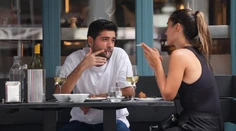 Cigareta na terase bude možno minulosťou. Európska komisia má v pláne zákaz fajčenia aj vonku