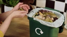 Pozrite si, koľko potravín ročne vyhodíme do koša. Čísla vám vyrazia dych