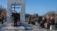 Prezident a premiér bok po boku na mieste, kde sme pred rokmi strihali ostnatý drôt