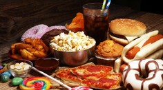 Prichádza nová vlna potravinových regulácií. Vedci varujú pred nebezpečnými farbivami a skrytým cukrom