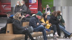 Chaos v Bratislavskom kraji. Cestujúci sú zúfalí z výpadku spojov, problémy budú aj v utorok