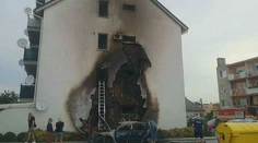Pri Piešťanoch ktosi podpálil drahé auto. O pár minút utekali z neďalekej bytovky desiatky ľudí