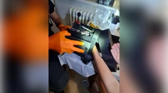 FOTO: Kuriózny zásah hasičov. Pomáhali žene, ktorej ruka záhadne uviazla v kávovare