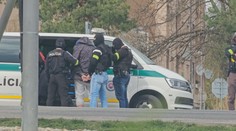 Policajná akcia v Topoľčanoch: Muža prekvapili priamo v aute, mal pri sebe heroín, marihuanu aj značnú hotovosť