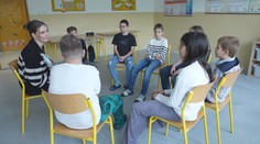 Deti môžu mať pocit, že sa o ne nezaujímame. Program Druhý krok im pomáha v zvládaní emócií