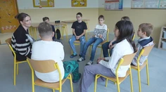 Deti môžu mať pocit, že sa o ne nezaujímame. Program Druhý krok im pomáha v zvládaní emócií