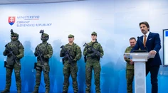 GALÉRIA: Ministerstvo obrany predstavilo nové uniformy aj výzbroj vojakov