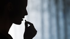 Mnohých ľudí ničia lieky proti bolesti. Vytvárajú rovnakú závislosť ako heroín