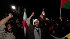 Izrael hlási jedno ľahšie zranené dievča a poškodený vojenský objekt. Iránci oslavujú v uliciach víťazstvo