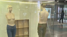 Kuriózna krádež v obchodnom centre plnom ľudí. Zlodeja nevyrušili ani okoloidúci