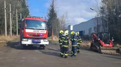 Ten istý čas. V areáli českých strojární, kde sa vyrába munícia, po týždni opäť zasahovali hasiči
