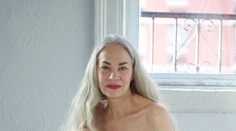 Neobyčajná modelka v spodnej bielizni. Má 62 rokov!