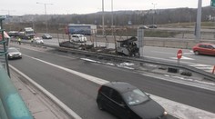 Pred tunelom Sitina horel kamión