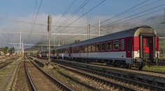 Sviatočné cestovanie do Bratislavy vlakom je dvakrát drahšie ako letecky