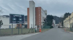 Šok zažili zamestnanci niekdajšieho strojárskeho kolosu v Trenčíne. V pondelok ráno dostali hromadne výpoveď