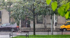 Na Slovensko sa rúti ďalšia vlna výdatného dažďa. Bude aj snežiť