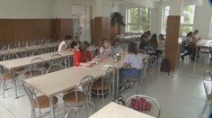 Ďalší problém s obedmi zadarmo. Od septembra ich nedostanú všetky školopovinné deti