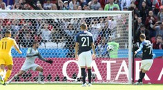 Duel Francúzska a Austrálie sa navždy zapíše do histórie MS. Prvýkrát zasiahol videorozhodca