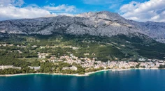 Štyri dni pre štyri osoby za 3890 eur. Turistov šokujú ceny v Chorvátsku, ležadlá zívajú prázdnotou