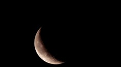 Úplné zatmenie Krvavého mesiaca a Kukuričný spln čakajú Slovensko cez víkend. Obloha sľubuje fascinujúce divadlo