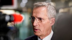 Vojna sa môže skončiť, ak Ukrajina prenechá Rusku okupované územia, pripustil Stoltenberg a podporil Zelenského