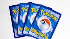 Máte ich doma aj vy? Muž našiel na povale vzácne pokémonové karty, odhadovaná cena ho šokovala