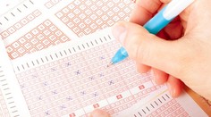 Muž vyhral v lotérii desiatky tisíc eur. Tvrdí, že za tým nebola náhoda