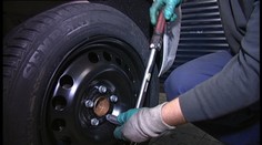 Ďalšia europovinnosť pre automobily. Nové autá budú mať povinne snímače tlaku pneumatík