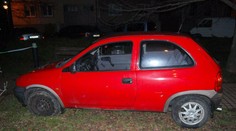 Bez vodičáku sa rútil na policajtov: Po naháňačke pri Pezinku skončil s postrelenou nohou