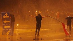 V Poľsku zatkli pri pochode nacionalistov 280 ľudí, 47 je zranených