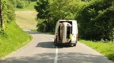 Ďalšia rarita na našich cestách: Po doubledeckeri zaujala šoférov aj políciu „matrioška"