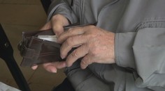 Trináste dôchodky treba zrušiť, tvrdí analytik. Štát si na ne tento rok požičiava takmer miliardu