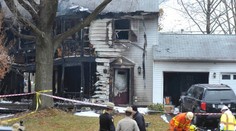 Lietadlo sa zrútilo na dom, bola v ňom matka a dve deti. Zahynulo 6 ľudí